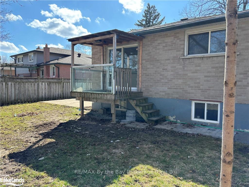 Photo 7 of 11 Lonsdale Place, Barrie, Grove East — HOMEH