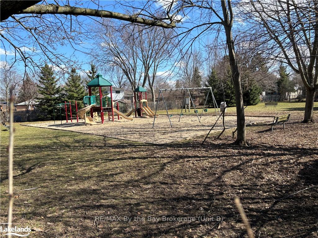 Photo 8 of 11 Lonsdale Place, Barrie, Grove East — HOMEH