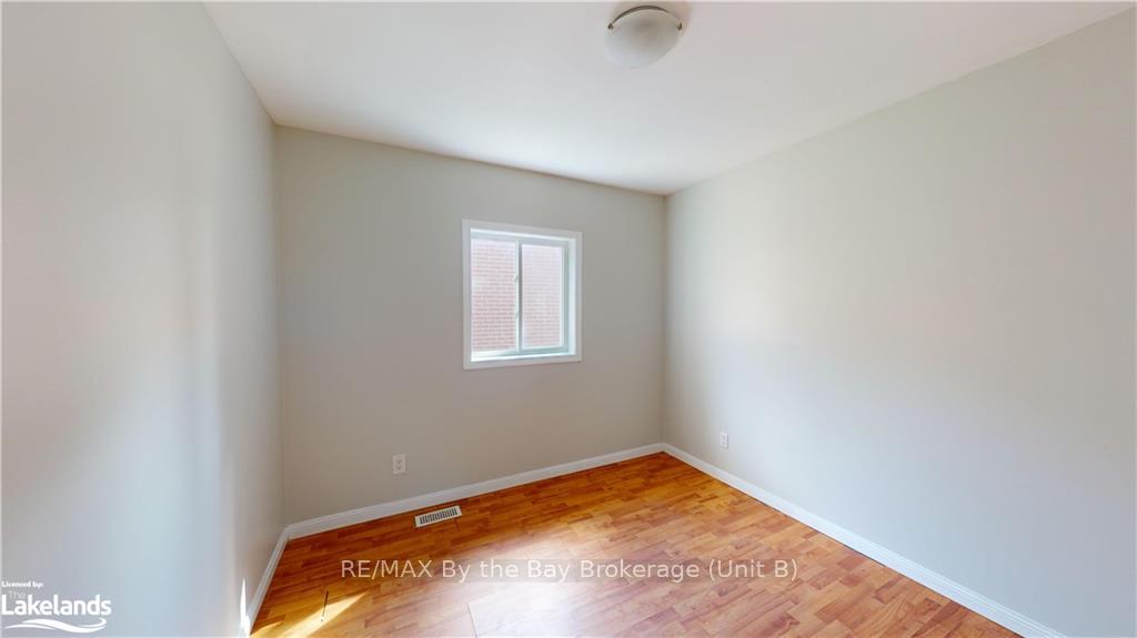 Photo 10 of 11 Lonsdale Place, Barrie, Grove East — HOMEH