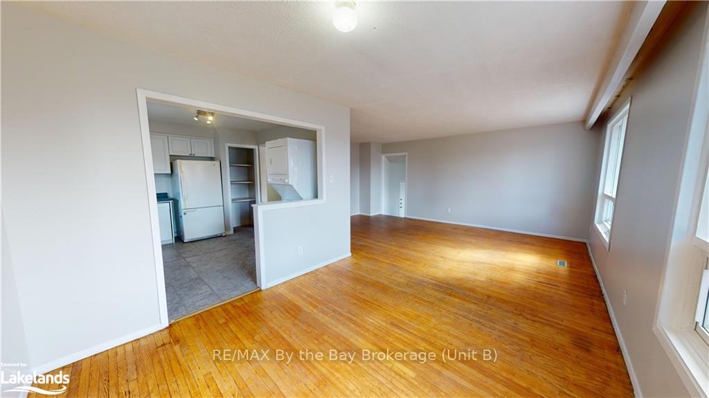 Photo 14 of 11 Lonsdale Place, Barrie, Grove East — HOMEH