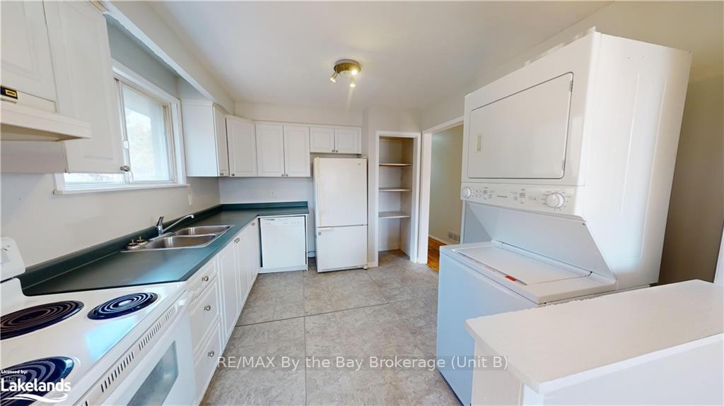 Photo 15 of 11 Lonsdale Place, Barrie, Grove East — HOMEH