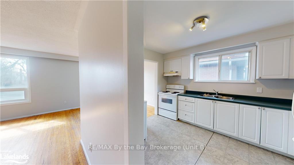 Photo 17 of 11 Lonsdale Place, Barrie, Grove East — HOMEH