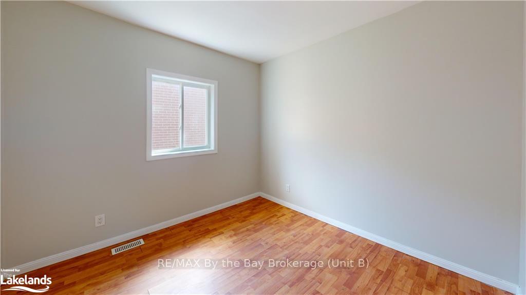 Photo 20 of 11 Lonsdale Place, Barrie, Grove East — HOMEH