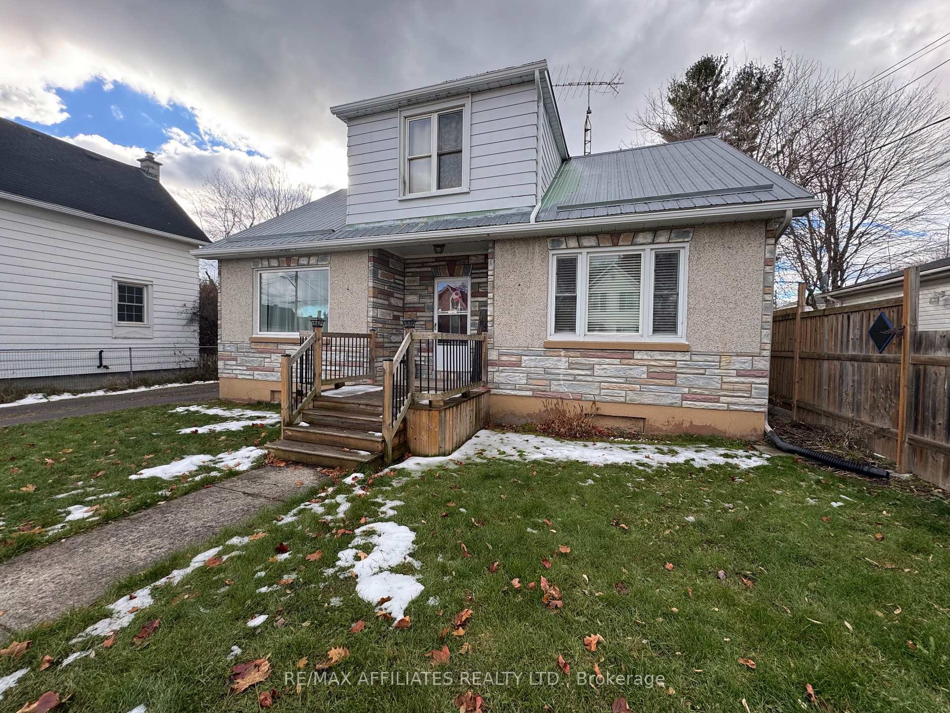 Photo 2 of 642 East Street, Edwardsburgh/Cardinal, Town of Cardinal — HOMEH