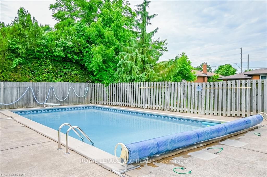Photo 2 of 29 Bishops Road, St. Catharines, Vine/Linwell — HOMEH
