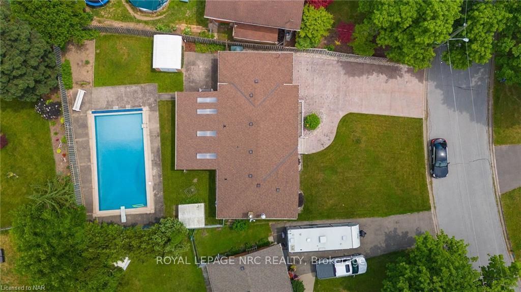 Photo 3 of 29 Bishops Road, St. Catharines, Vine/Linwell — HOMEH