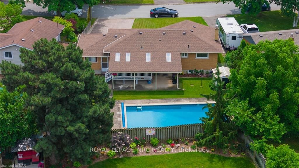 Photo 4 of 29 Bishops Road, St. Catharines, Vine/Linwell — HOMEH