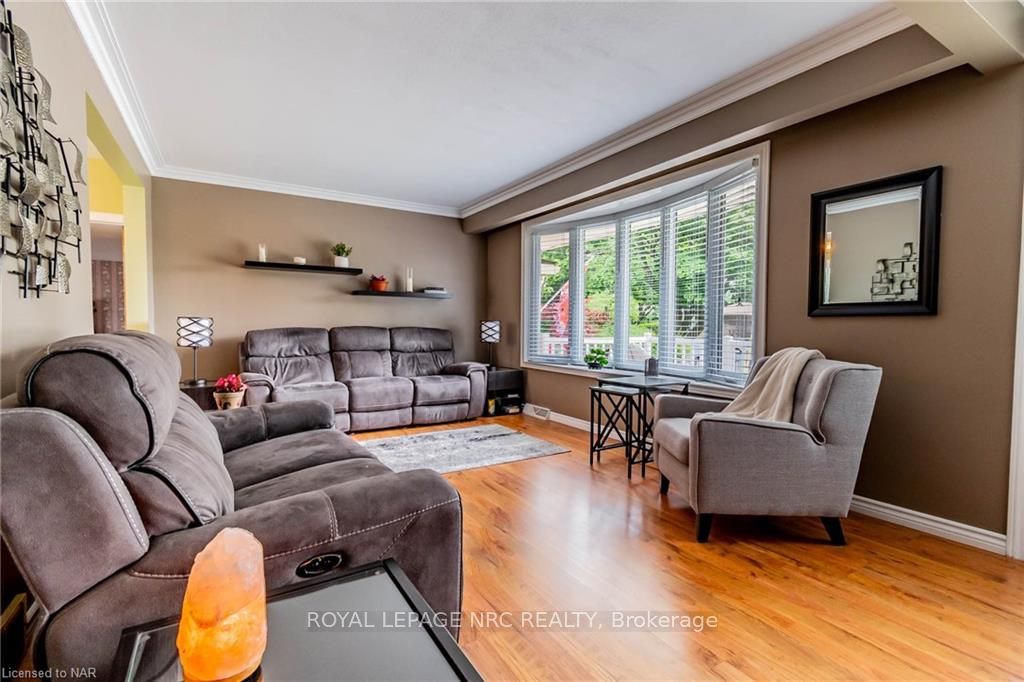 Photo 5 of 29 Bishops Road, St. Catharines, Vine/Linwell — HOMEH