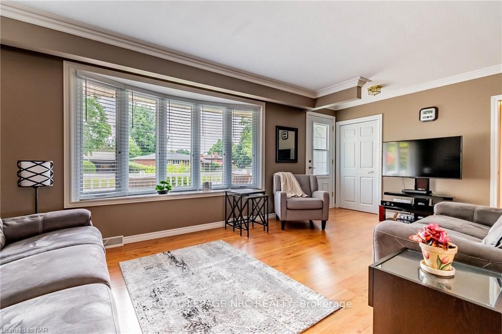 Photo 6 of 29 Bishops Road, St. Catharines, Vine/Linwell — HOMEH