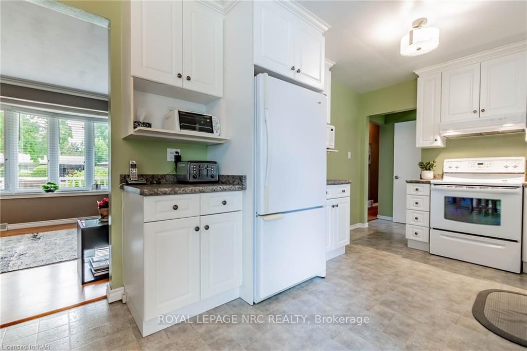 Photo 8 of 29 Bishops Road, St. Catharines, Vine/Linwell — HOMEH