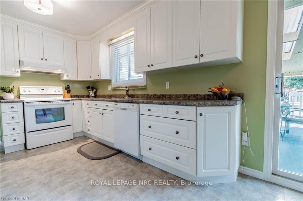 Photo 9 of 29 Bishops Road, St. Catharines, Vine/Linwell — HOMEH