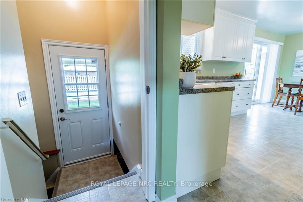 Photo 11 of 29 Bishops Road, St. Catharines, Vine/Linwell — HOMEH