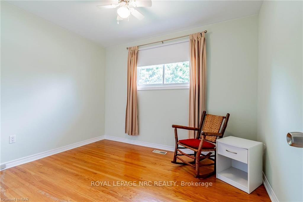 Photo 14 of 29 Bishops Road, St. Catharines, Vine/Linwell — HOMEH