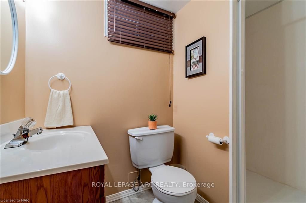Photo 20 of 29 Bishops Road, St. Catharines, Vine/Linwell — HOMEH