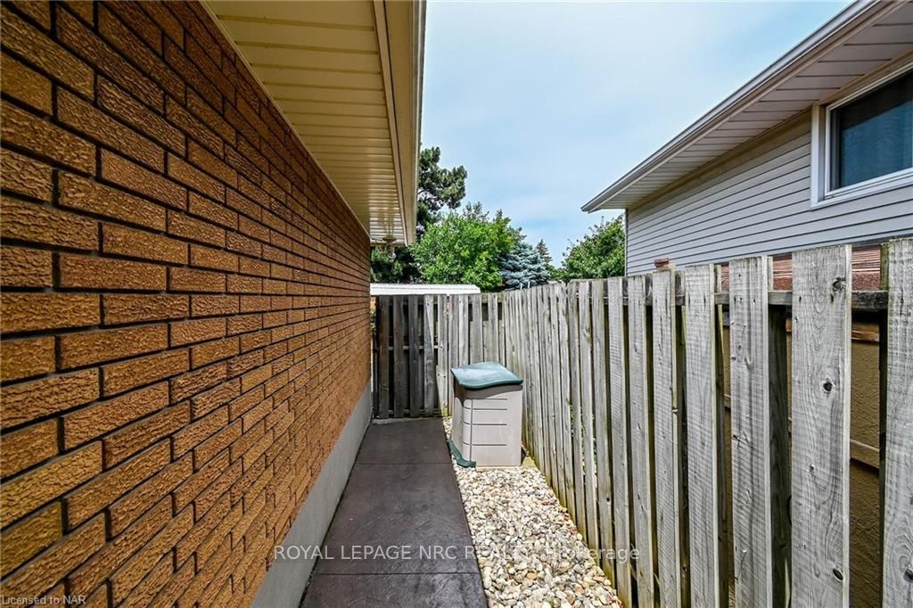 Photo 24 of 29 Bishops Road, St. Catharines, Vine/Linwell — HOMEH