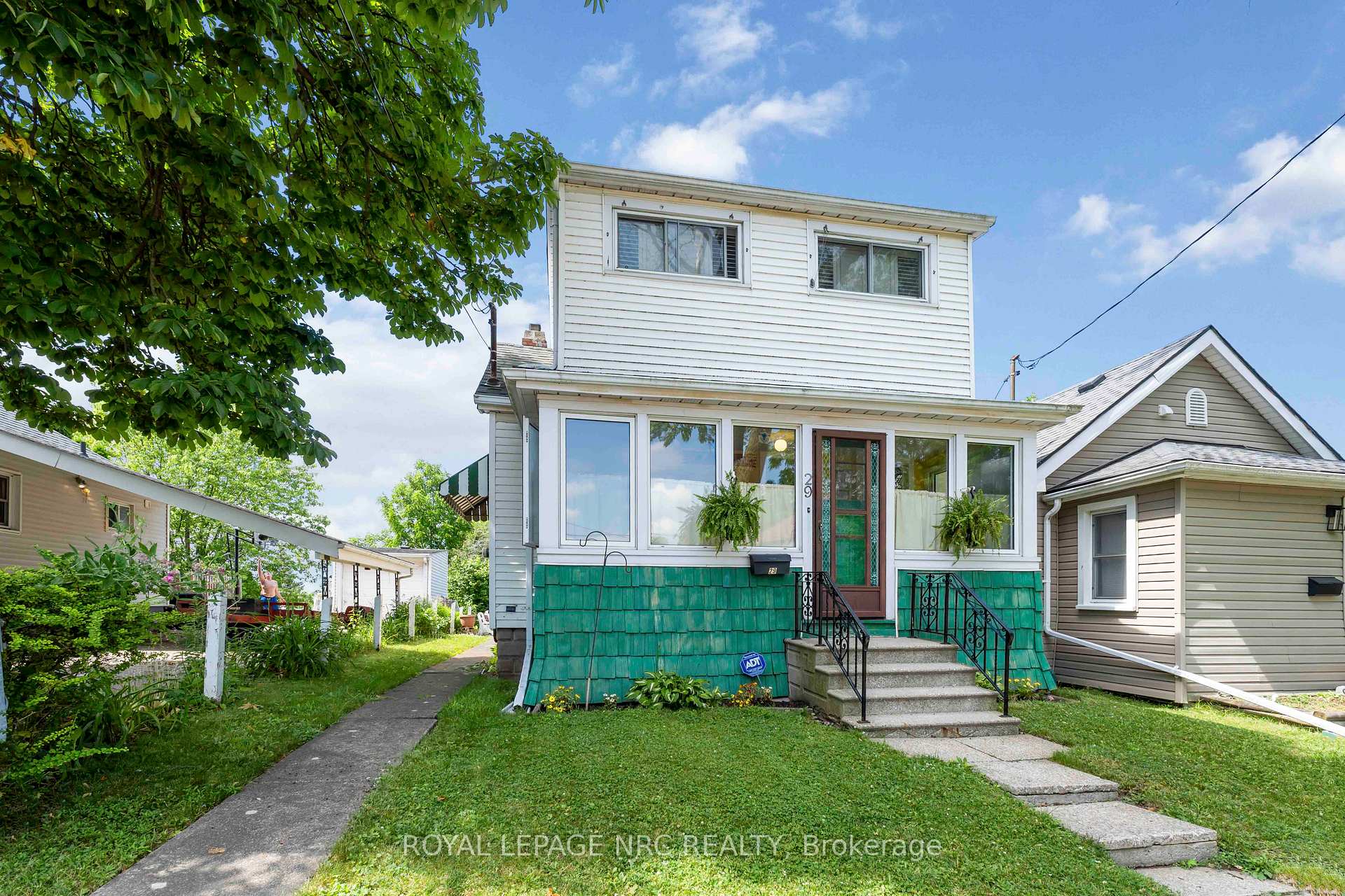 Photo 3 of 29 Maplecrest Avenue, St. Catharines, Burleigh Hill — HOMEH