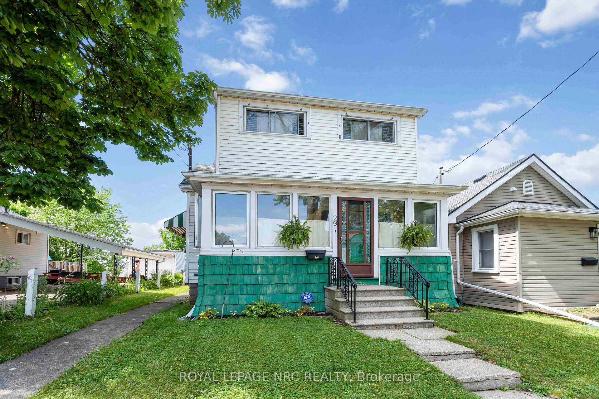 Photo 4 of 29 Maplecrest Avenue, St. Catharines, Burleigh Hill — HOMEH