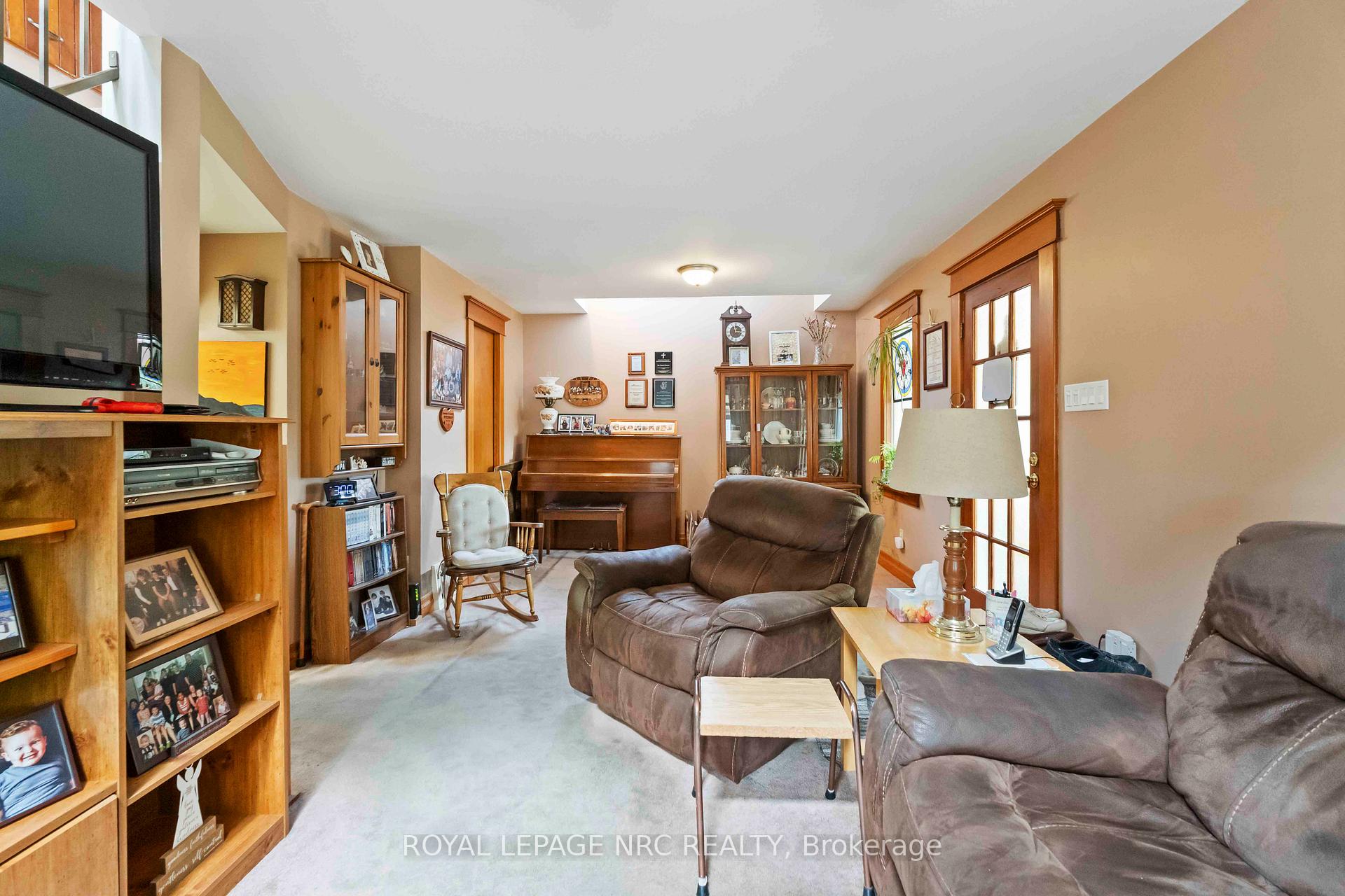 Photo 9 of 29 Maplecrest Avenue, St. Catharines, Burleigh Hill — HOMEH