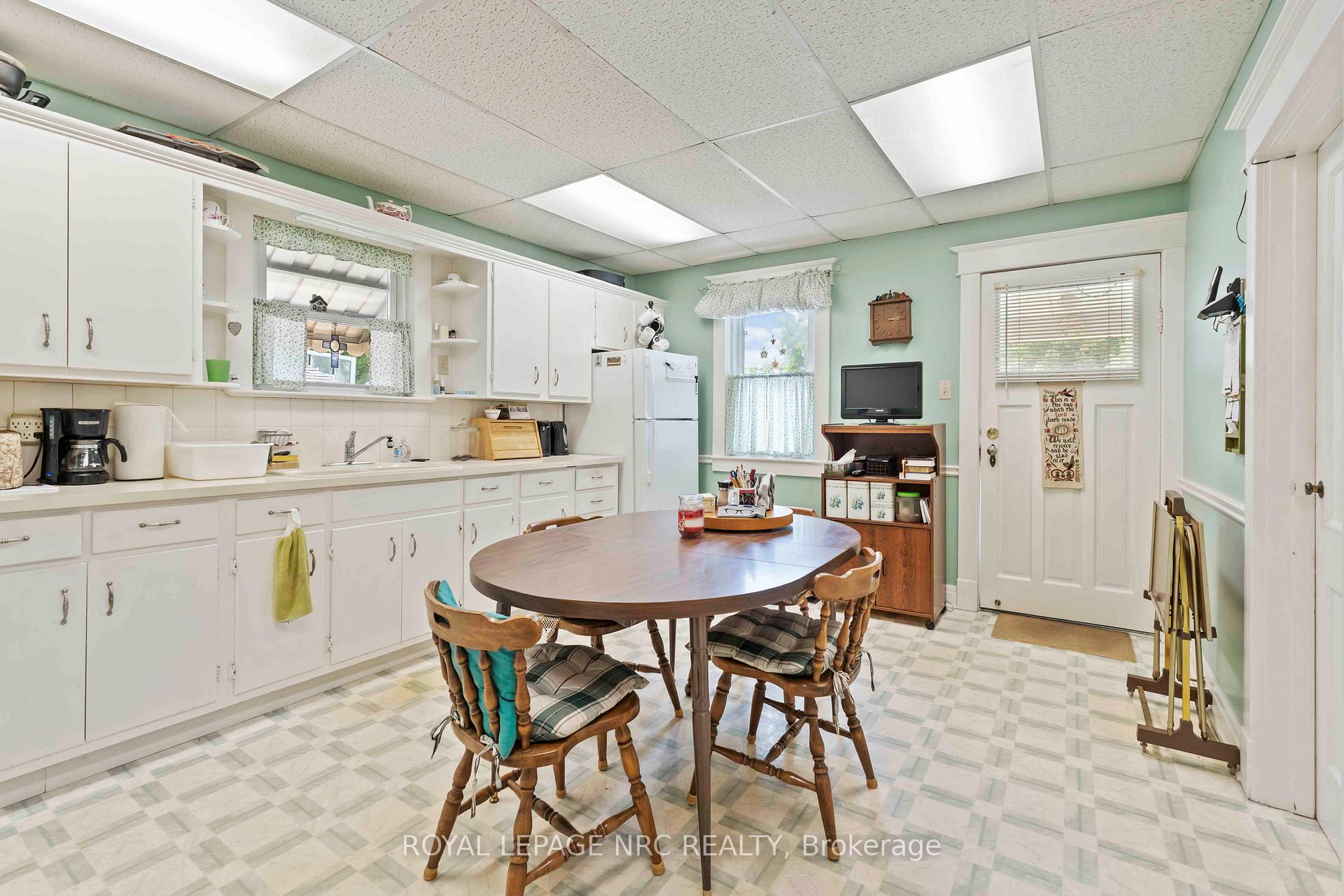 Photo 12 of 29 Maplecrest Avenue, St. Catharines, Burleigh Hill — HOMEH