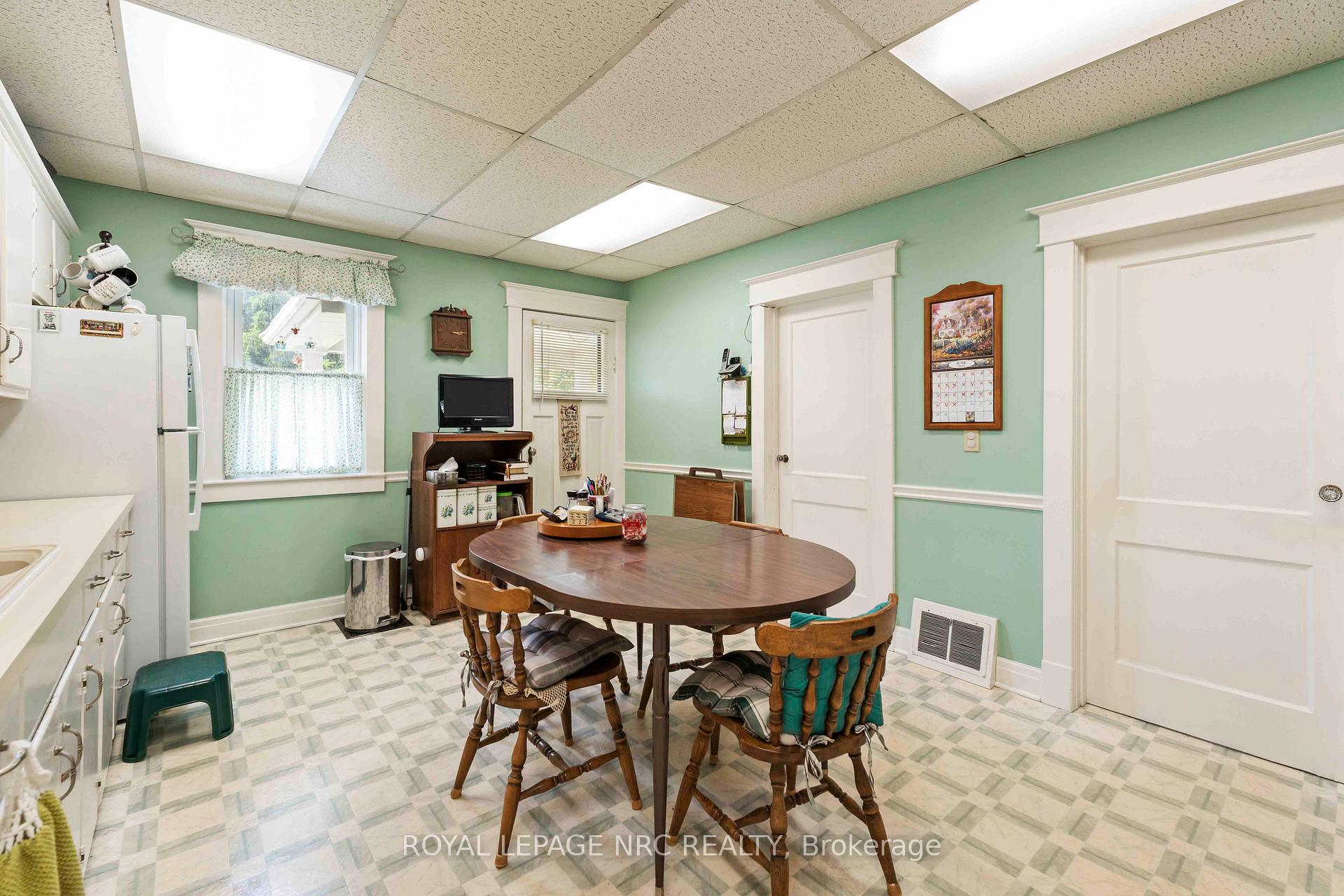 Photo 13 of 29 Maplecrest Avenue, St. Catharines, Burleigh Hill — HOMEH