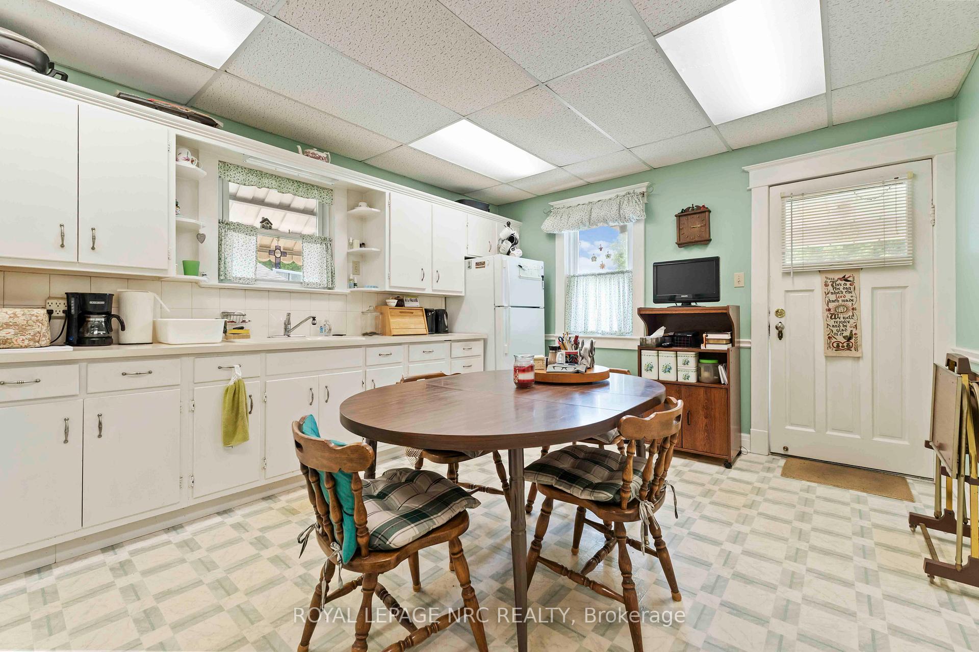 Photo 14 of 29 Maplecrest Avenue, St. Catharines, Burleigh Hill — HOMEH