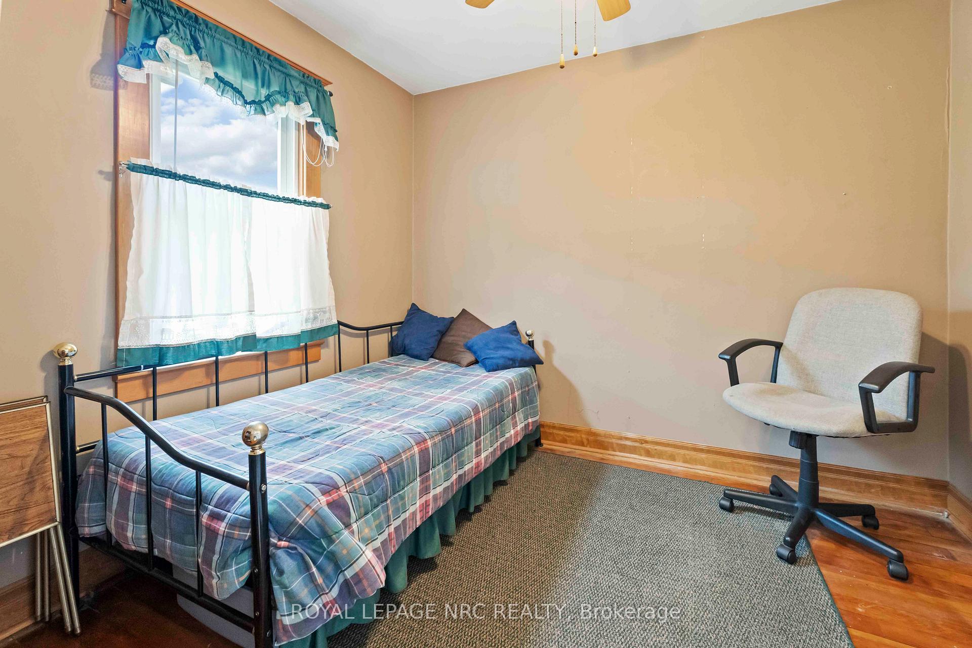 Photo 18 of 29 Maplecrest Avenue, St. Catharines, Burleigh Hill — HOMEH