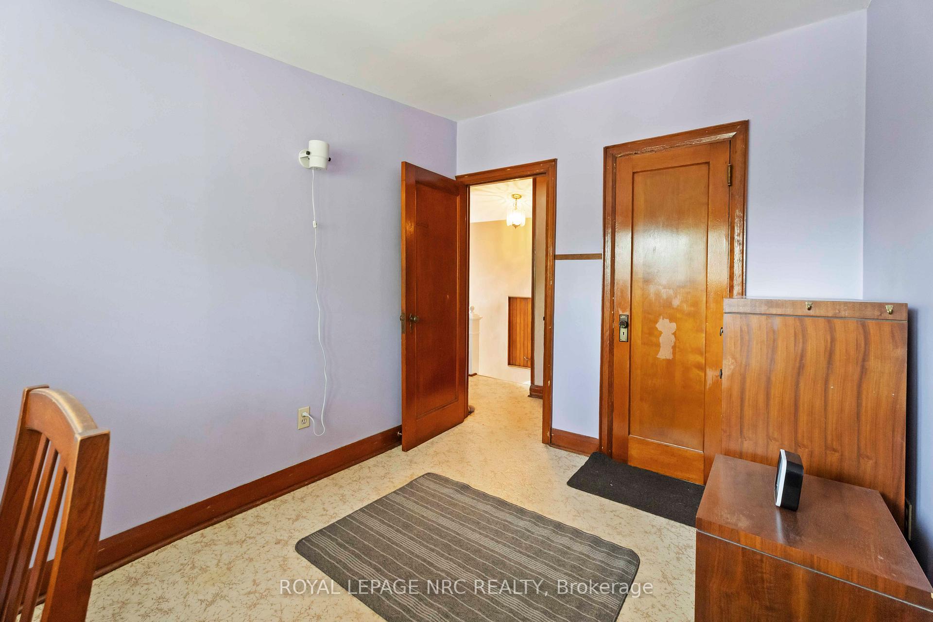 Photo 21 of 29 Maplecrest Avenue, St. Catharines, Burleigh Hill — HOMEH