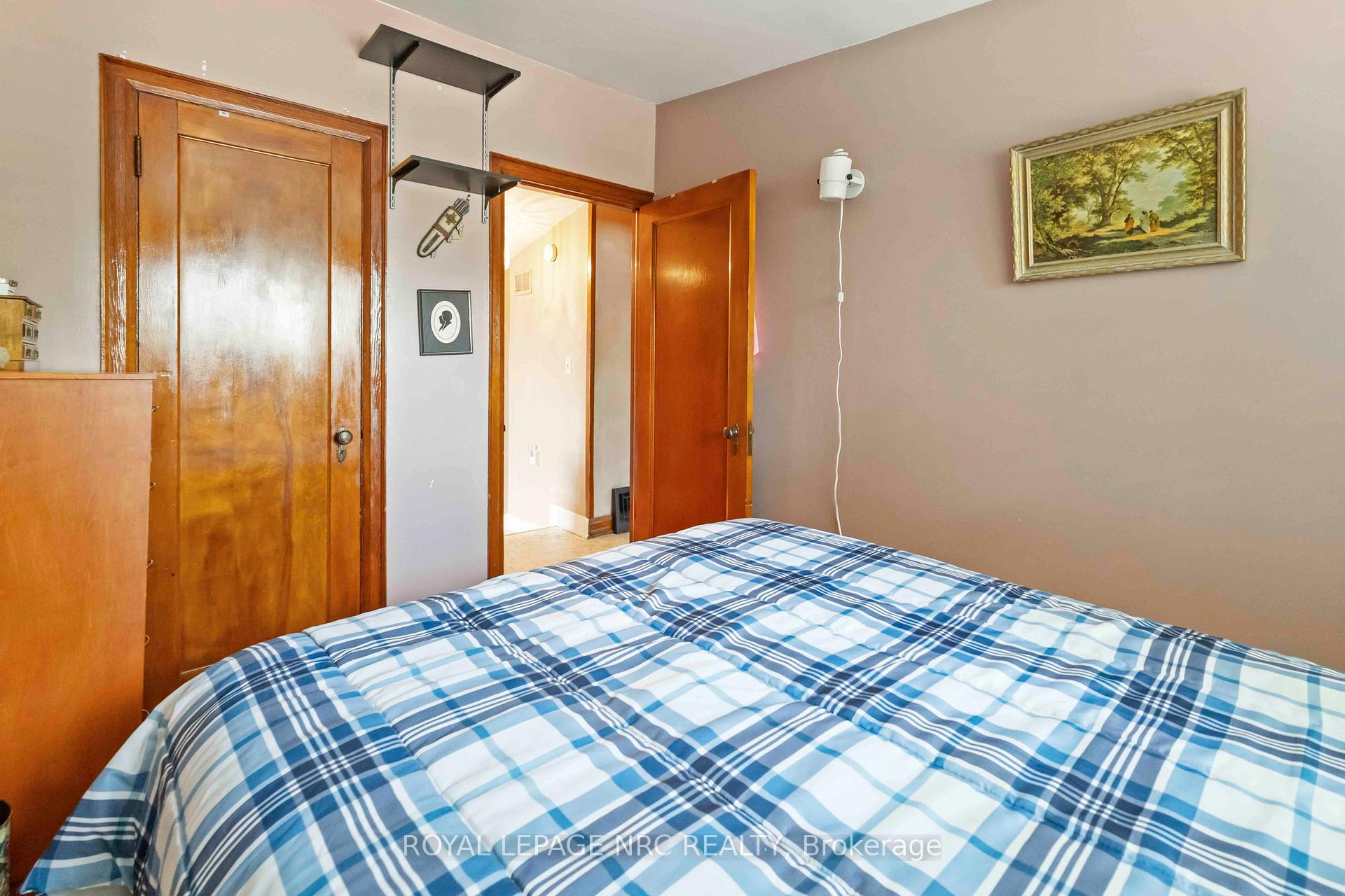 Photo 23 of 29 Maplecrest Avenue, St. Catharines, Burleigh Hill — HOMEH
