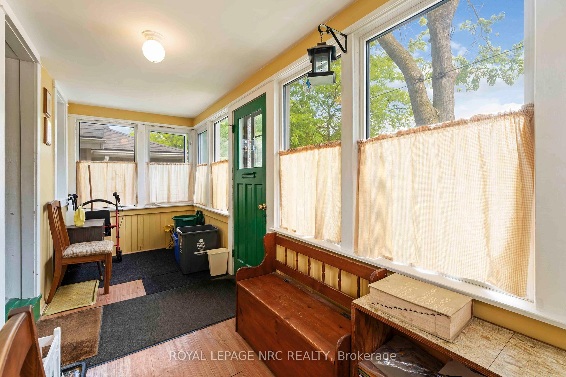 Photo 25 of 29 Maplecrest Avenue, St. Catharines, Burleigh Hill — HOMEH