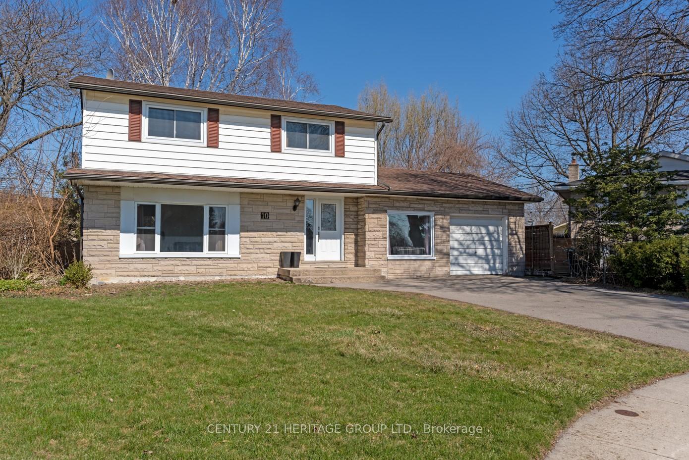 Photo 2 of 10 Esquire Place, Hamilton, Gilbert — HOMEH