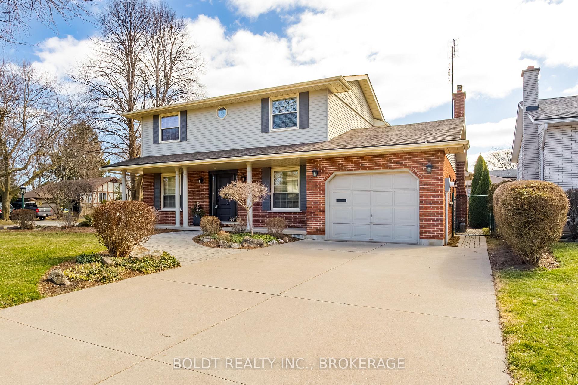 Photo 2 of 53 Royal Henley Boulevard, St. Catharines, Martindale Pond — HOMEH