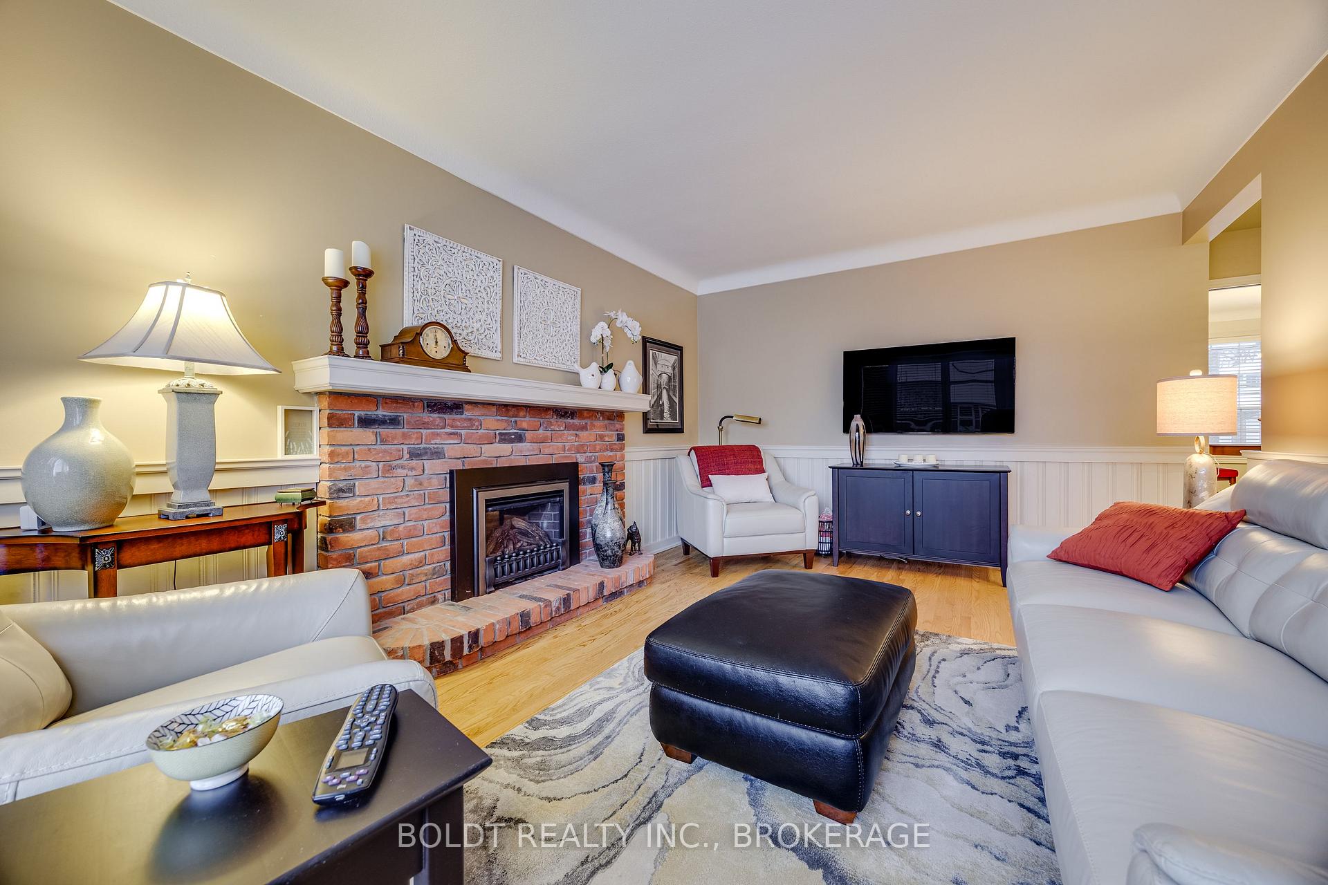 Photo 10 of 53 Royal Henley Boulevard, St. Catharines, Martindale Pond — HOMEH