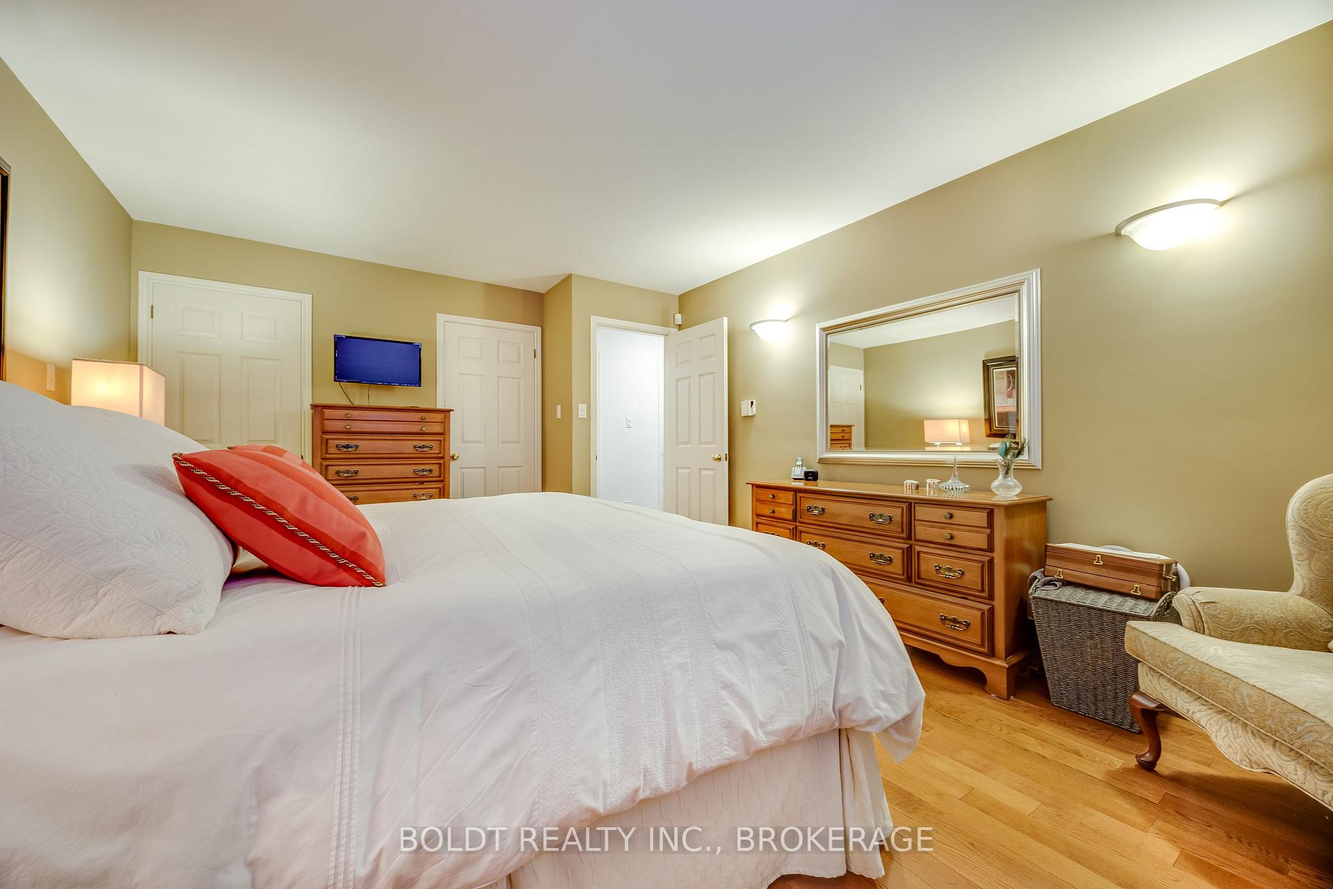 Photo 19 of 53 Royal Henley Boulevard, St. Catharines, Martindale Pond — HOMEH