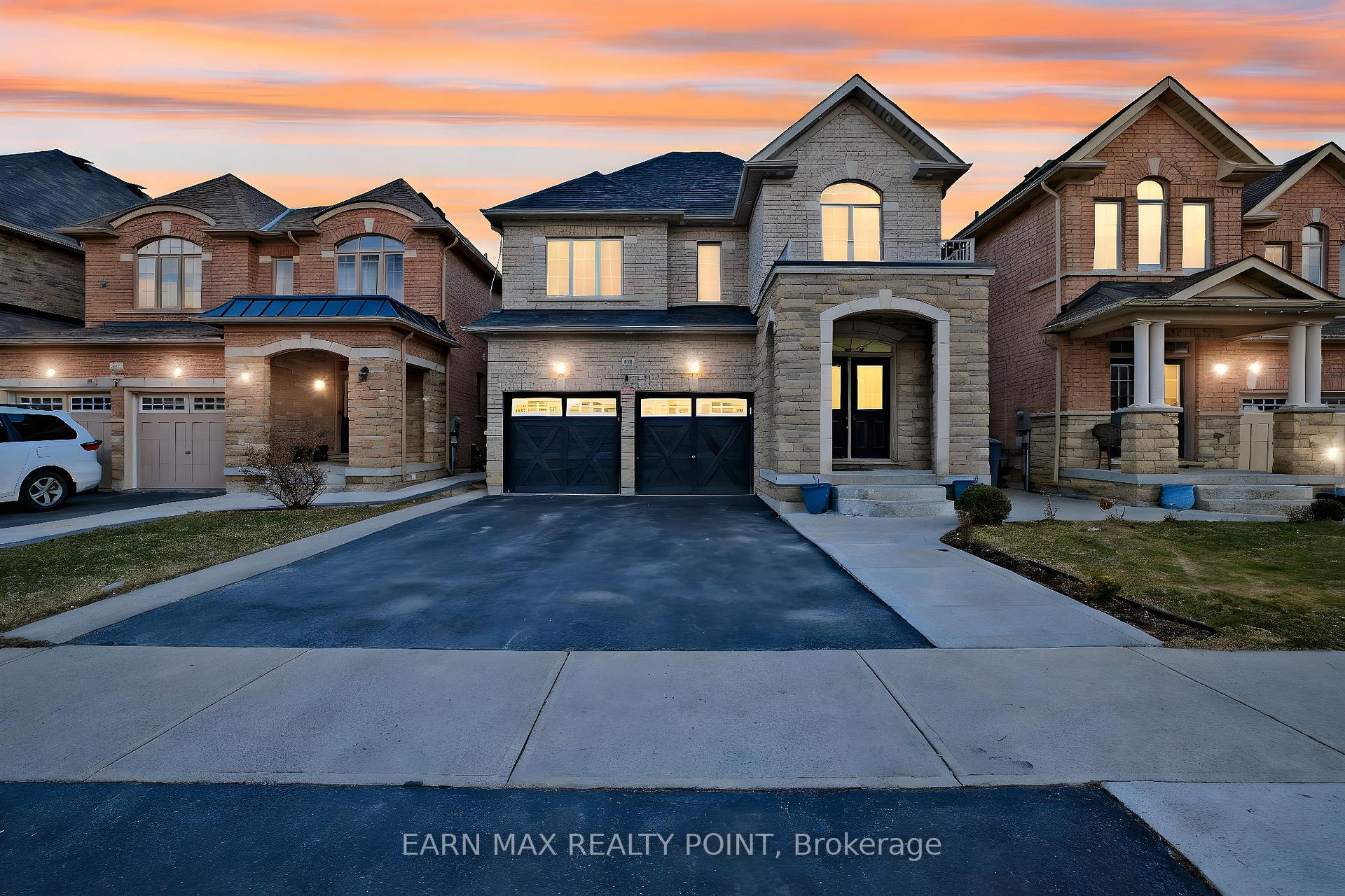 Front of 60 Vanwood Crescent