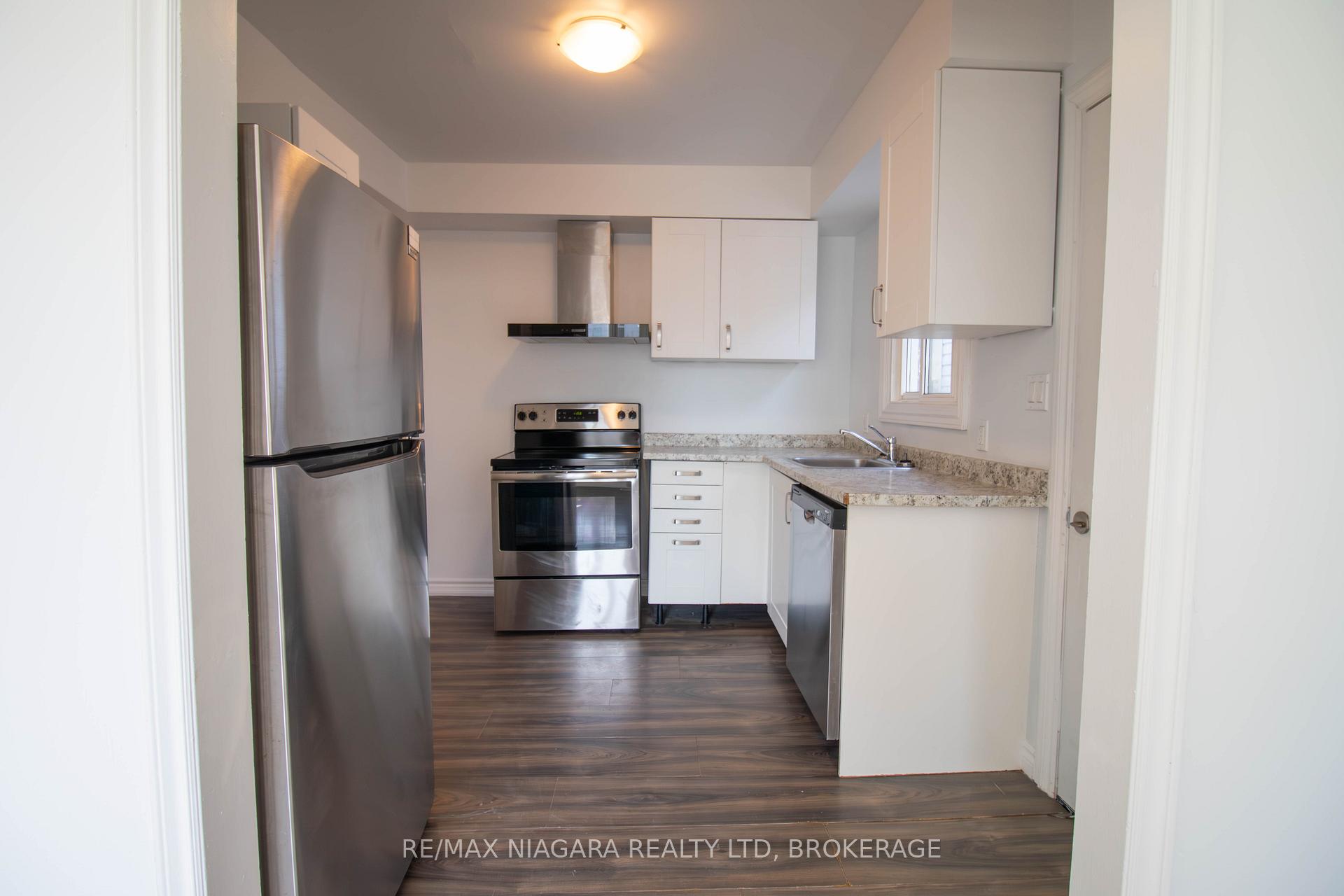 Photo 5 of 23 St Patrick Street, St. Catharines, Downtown — HOMEH