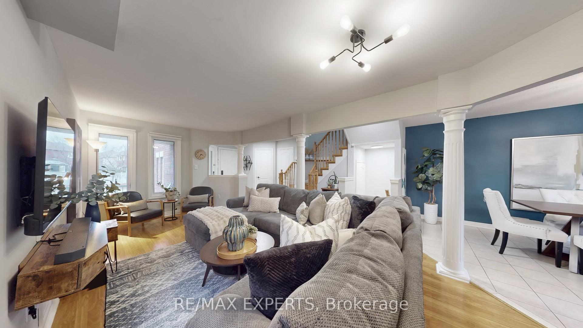 Photo 3 of 21 Wakely Boulevard, Caledon, Bolton West — HOMEH