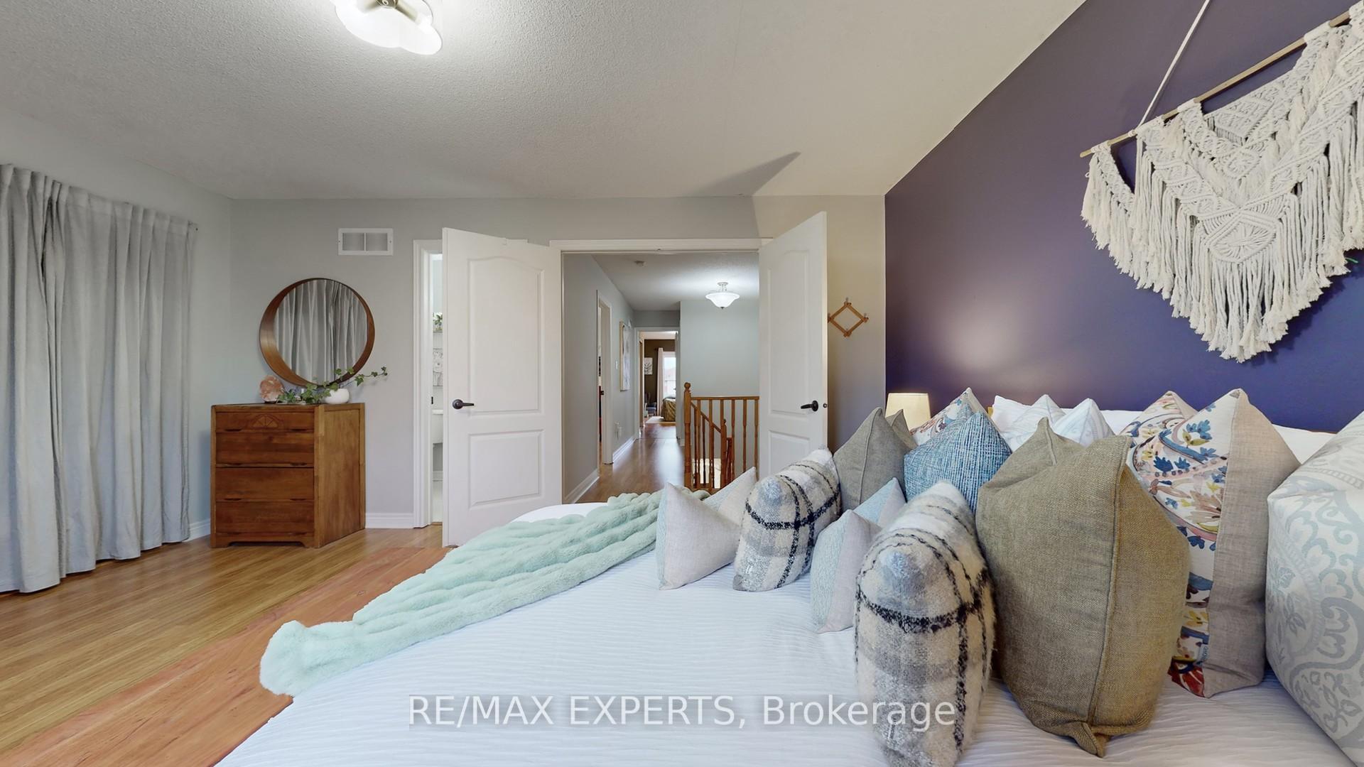 Photo 13 of 21 Wakely Boulevard, Caledon, Bolton West — HOMEH