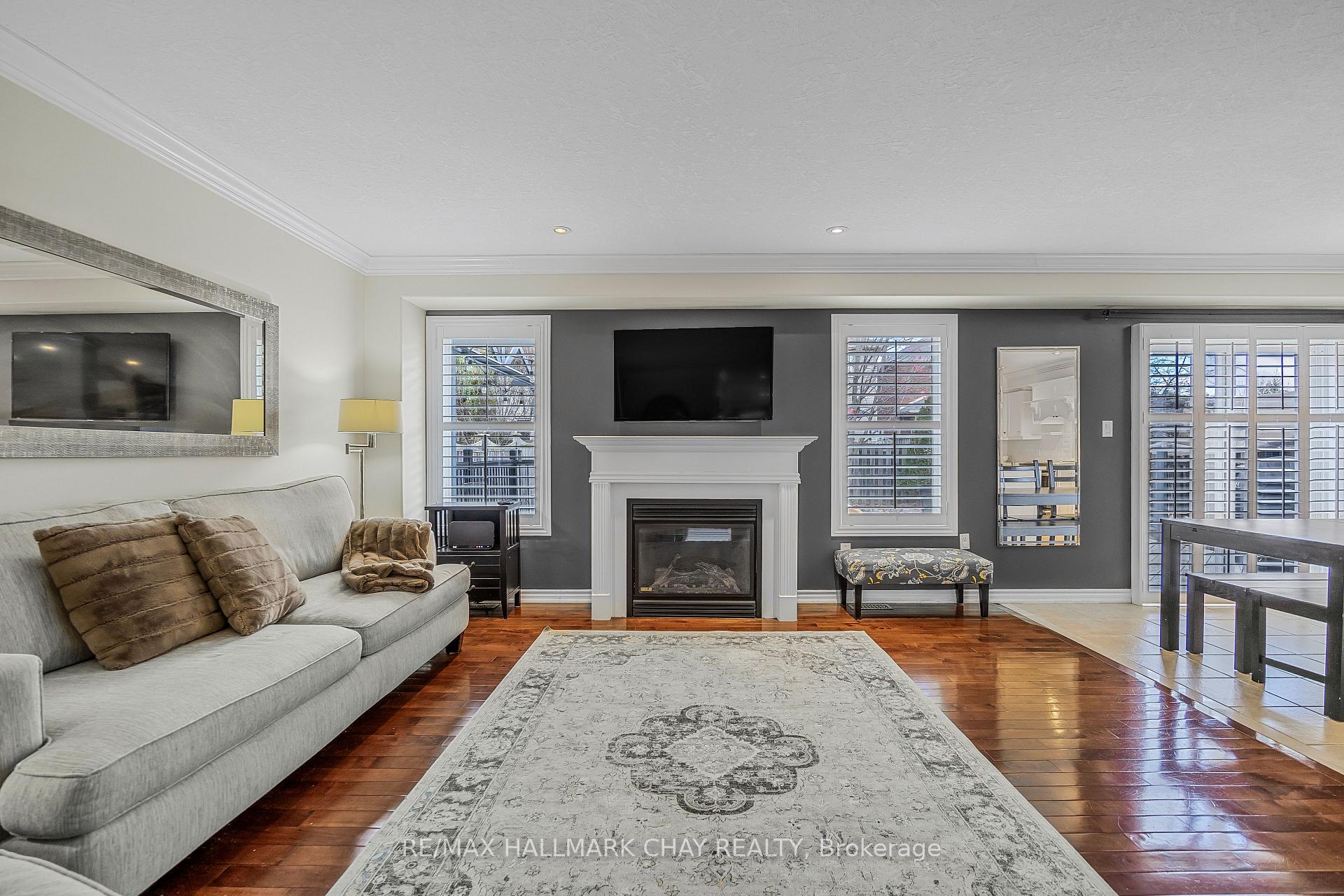 Photo 8 of 22 Falcon Crescent, Barrie, Innis-Shore — HOMEH