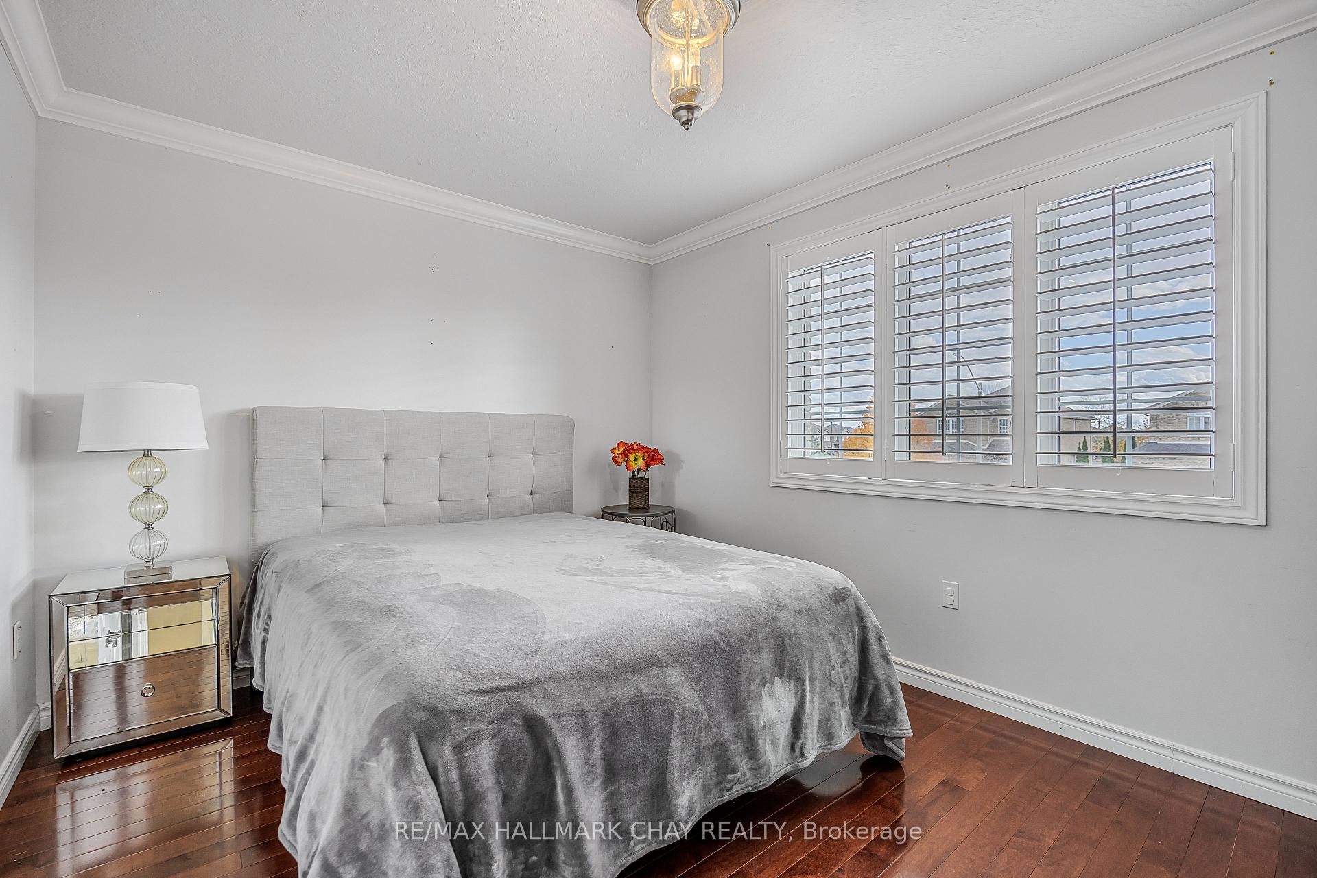 Photo 13 of 22 Falcon Crescent, Barrie, Innis-Shore — HOMEH