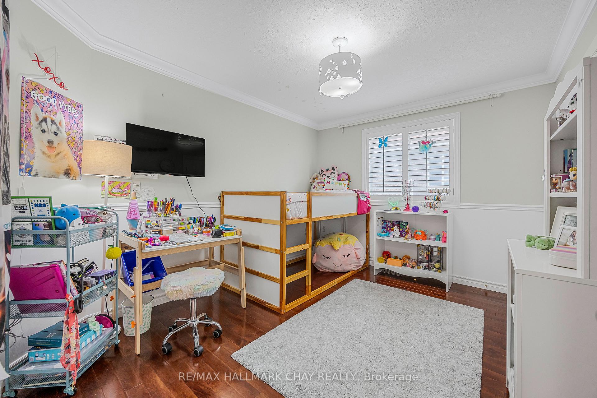 Photo 14 of 22 Falcon Crescent, Barrie, Innis-Shore — HOMEH