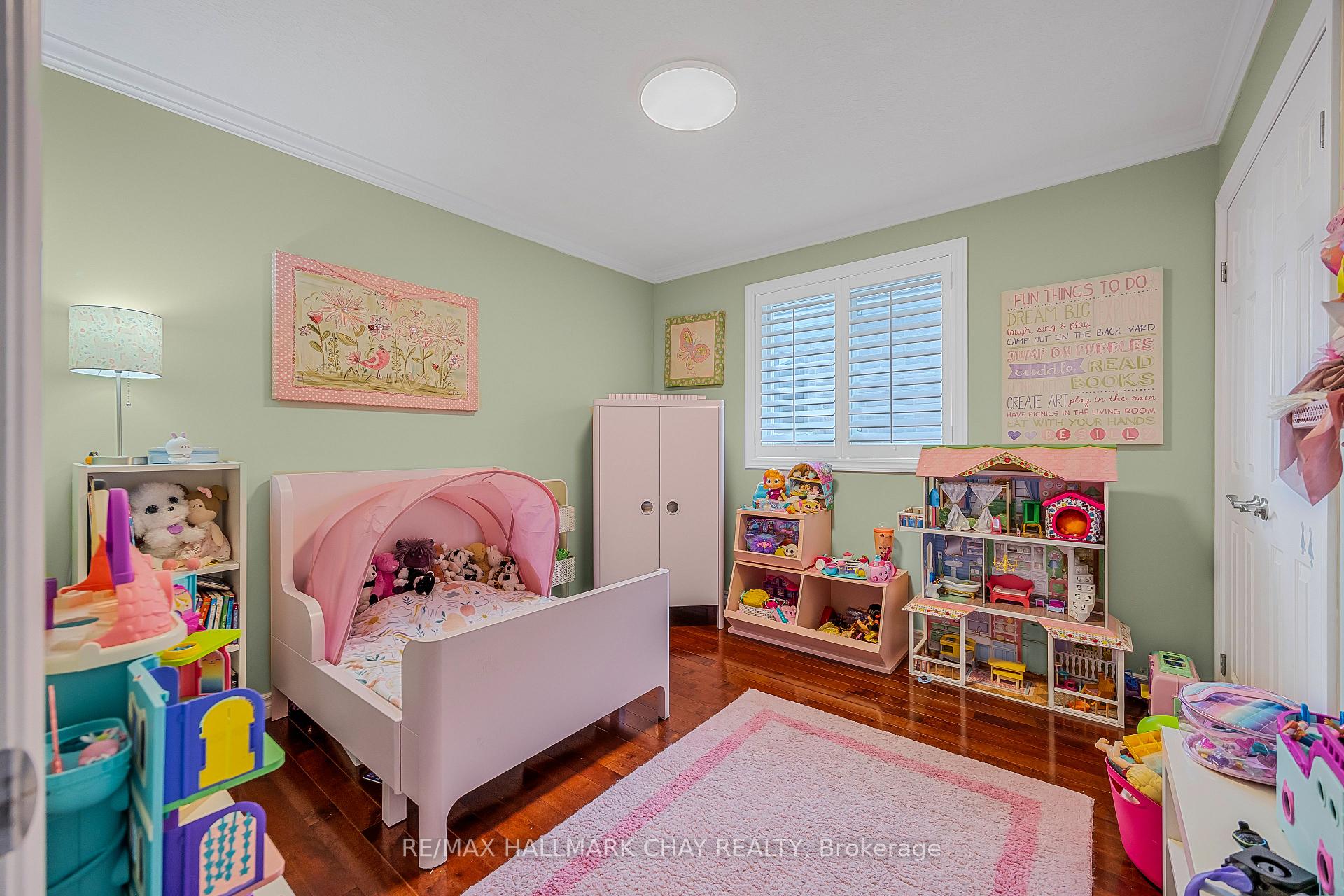 Photo 15 of 22 Falcon Crescent, Barrie, Innis-Shore — HOMEH