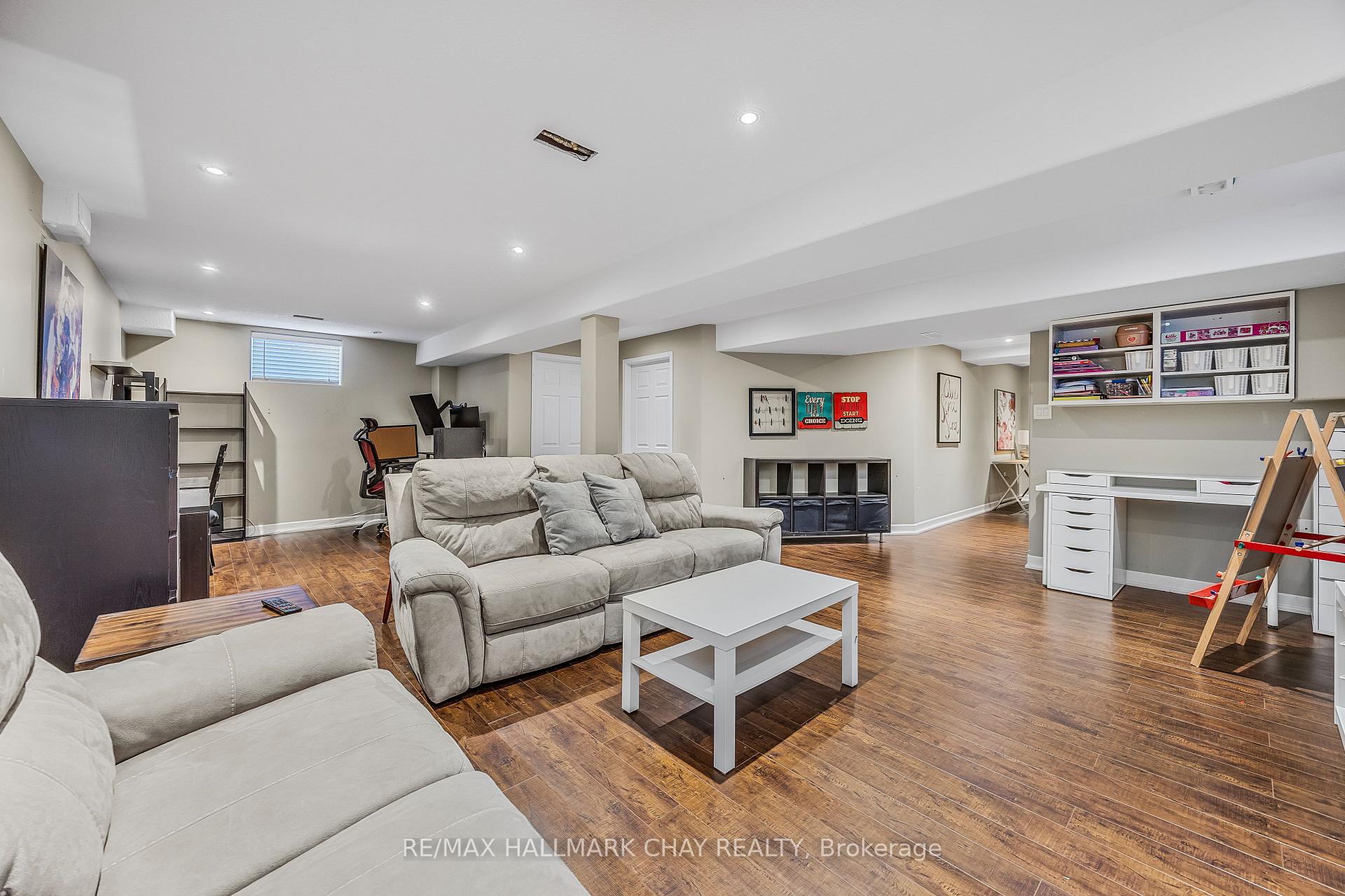 Photo 19 of 22 Falcon Crescent, Barrie, Innis-Shore — HOMEH