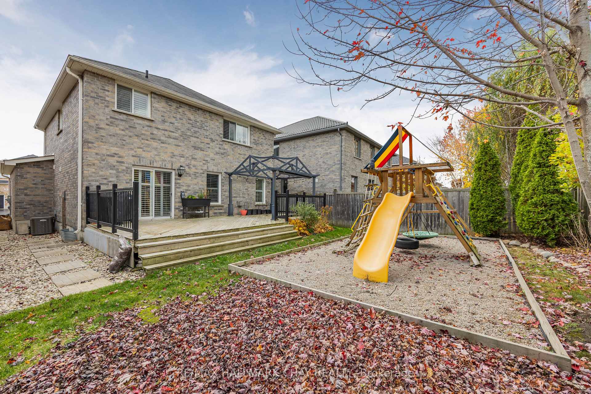 Photo 20 of 22 Falcon Crescent, Barrie, Innis-Shore — HOMEH
