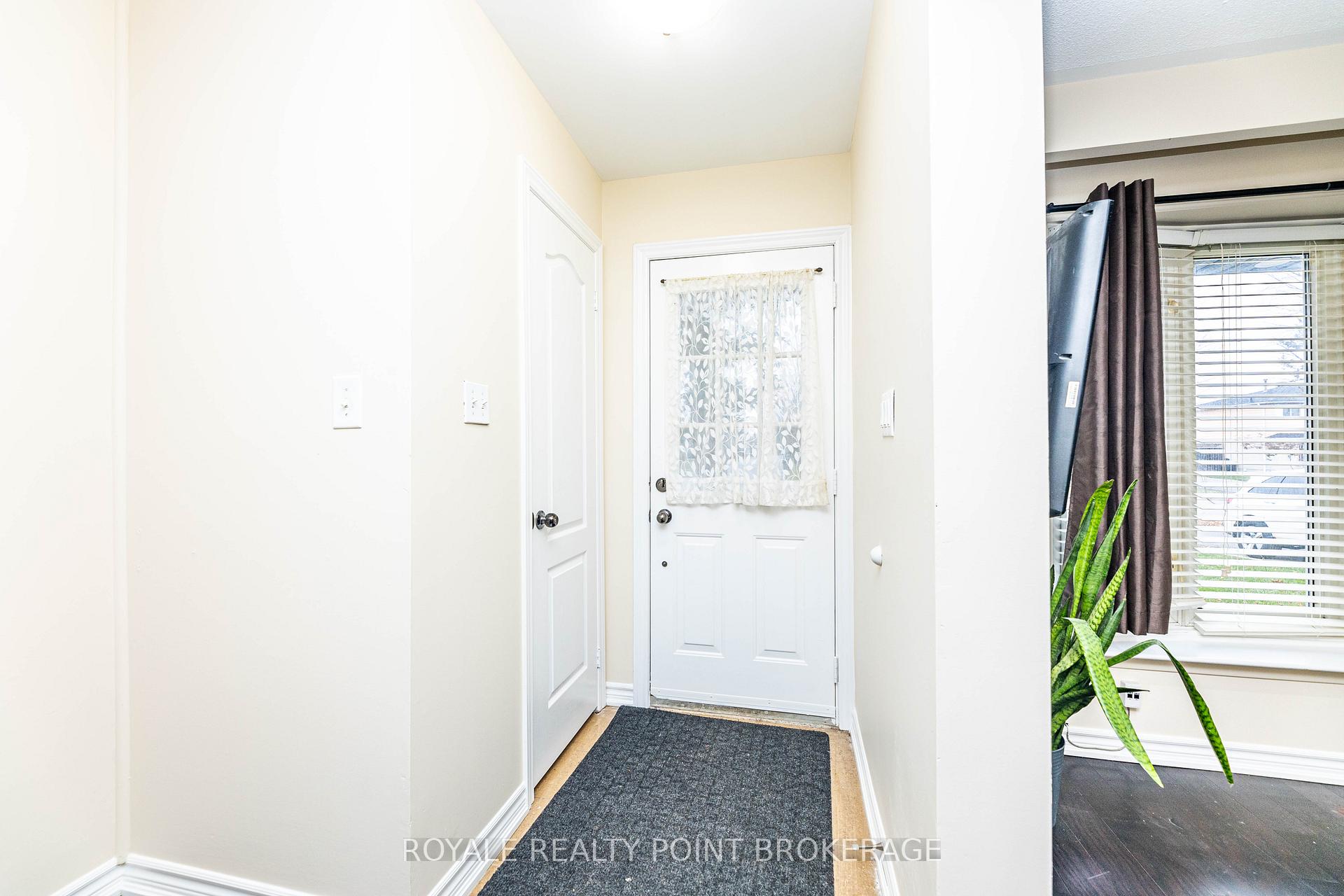 Photo 5 of 59 Juniper Crescent, Brampton, Northgate — HOMEH