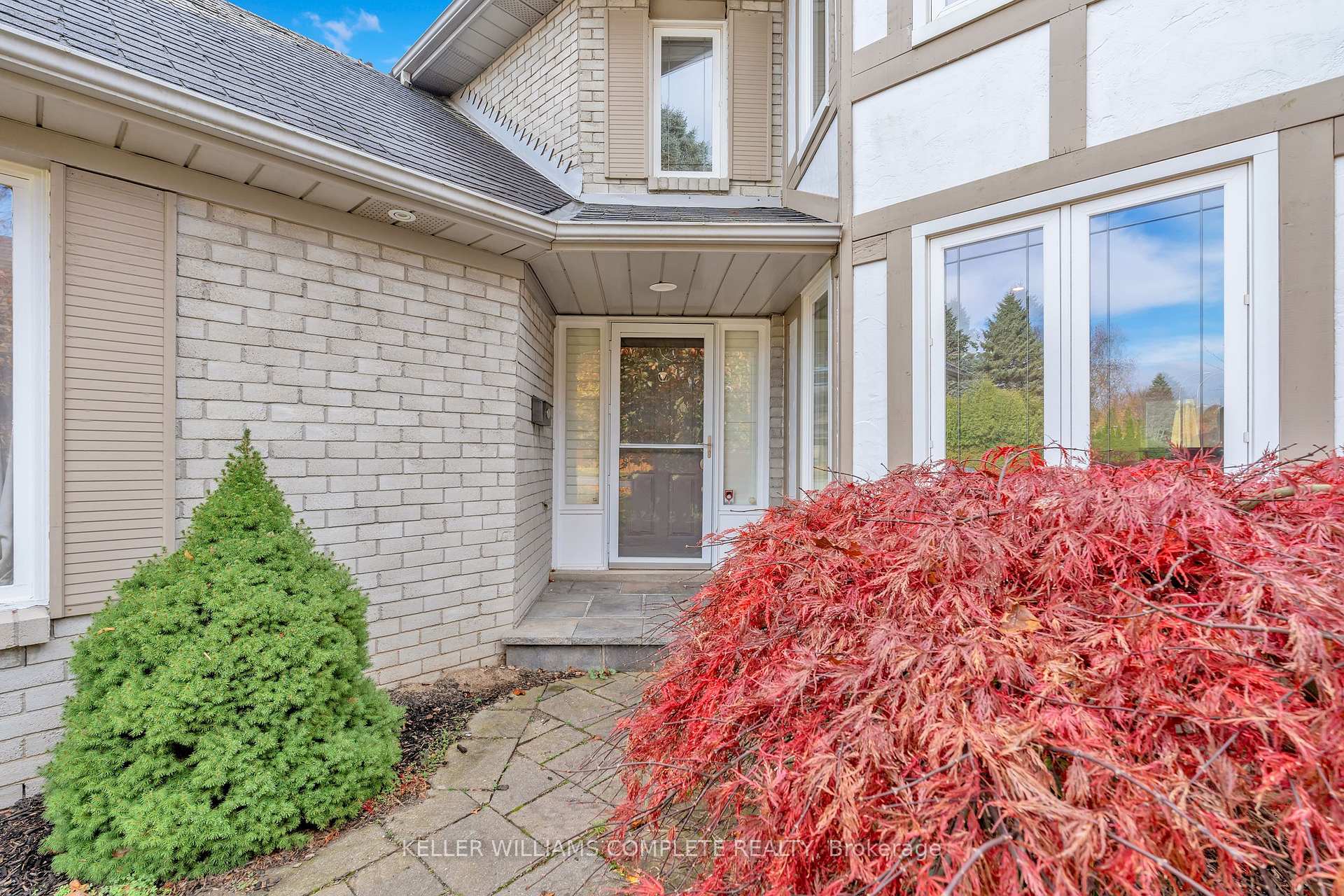 Photo 3 of 196 Amberly Boulevard, Hamilton, Ancaster — HOMEH