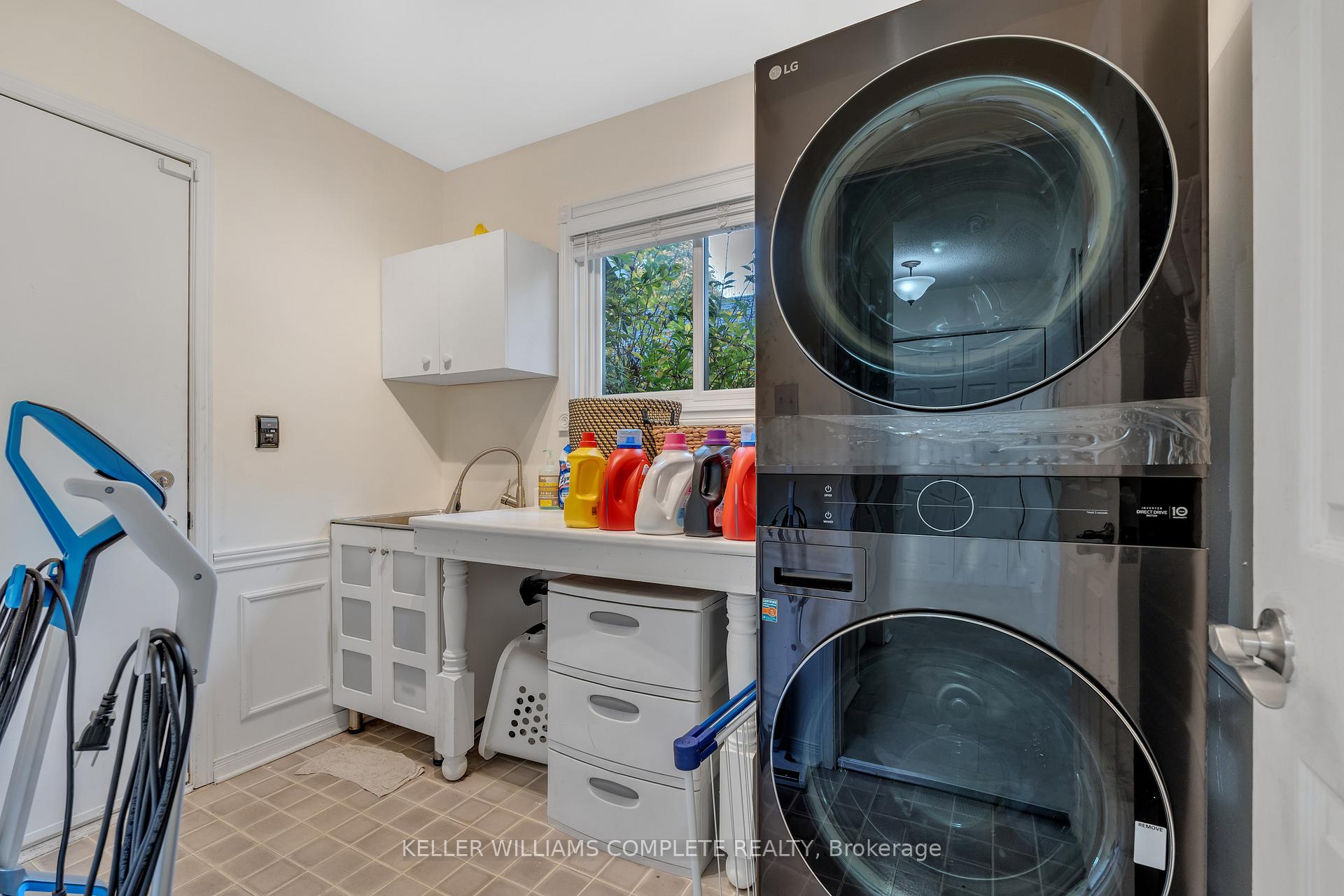 Photo 9 of 196 Amberly Boulevard, Hamilton, Ancaster — HOMEH