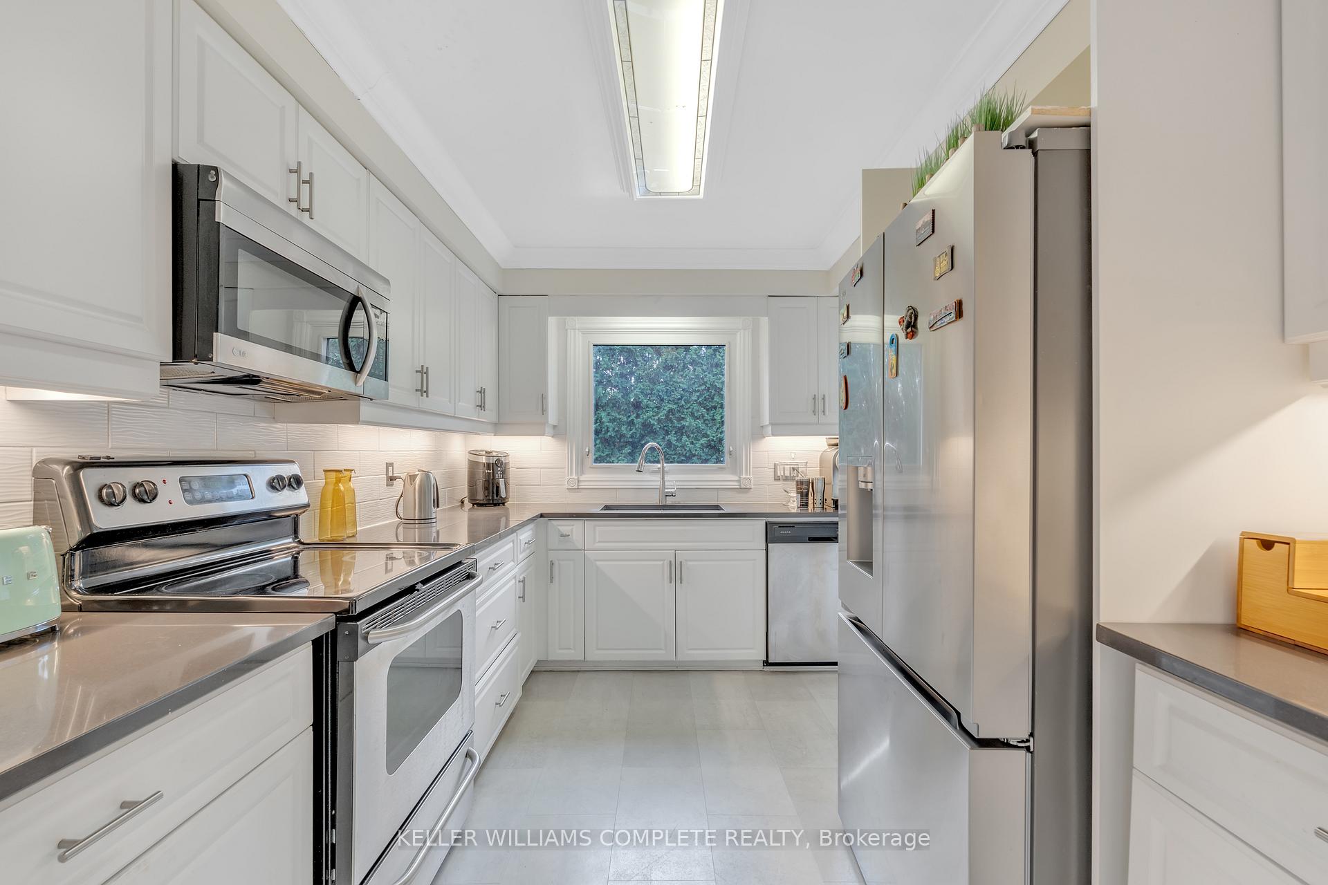 Photo 12 of 196 Amberly Boulevard, Hamilton, Ancaster — HOMEH