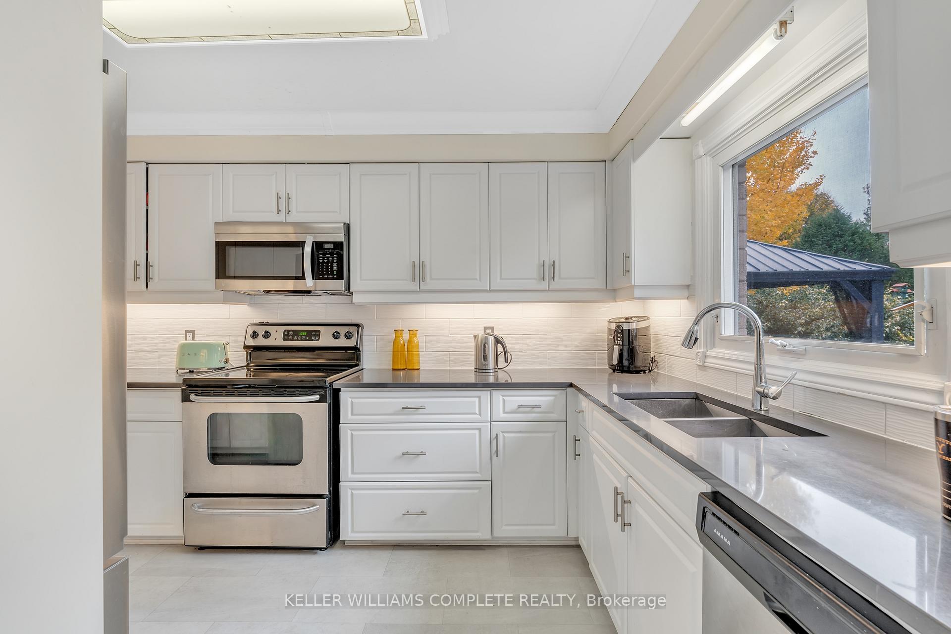Photo 13 of 196 Amberly Boulevard, Hamilton, Ancaster — HOMEH