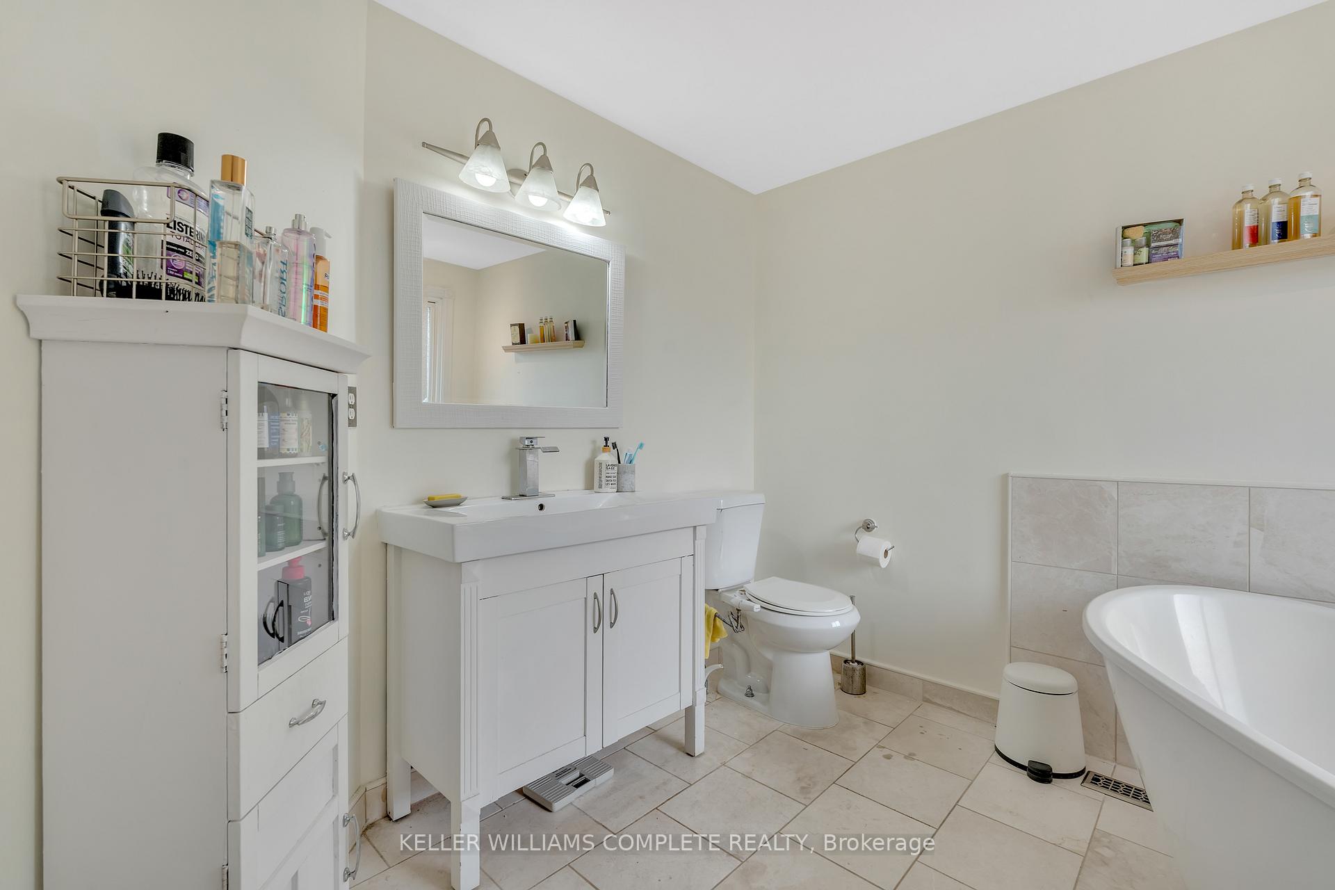 Photo 18 of 196 Amberly Boulevard, Hamilton, Ancaster — HOMEH