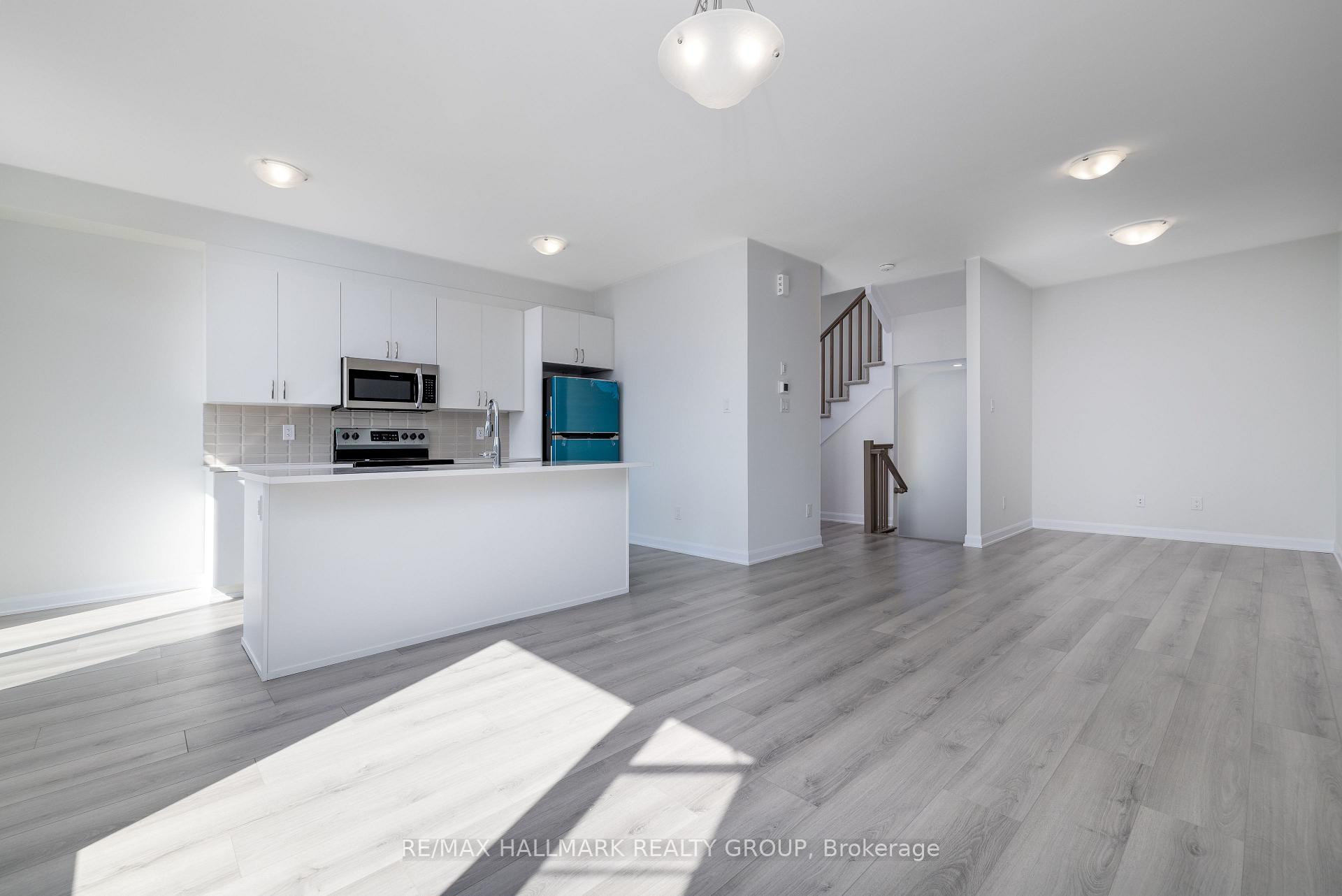 Photo 3 of 305 Raheen Court, Ottawa, Barrhaven - Half Moon Bay — HOMEH